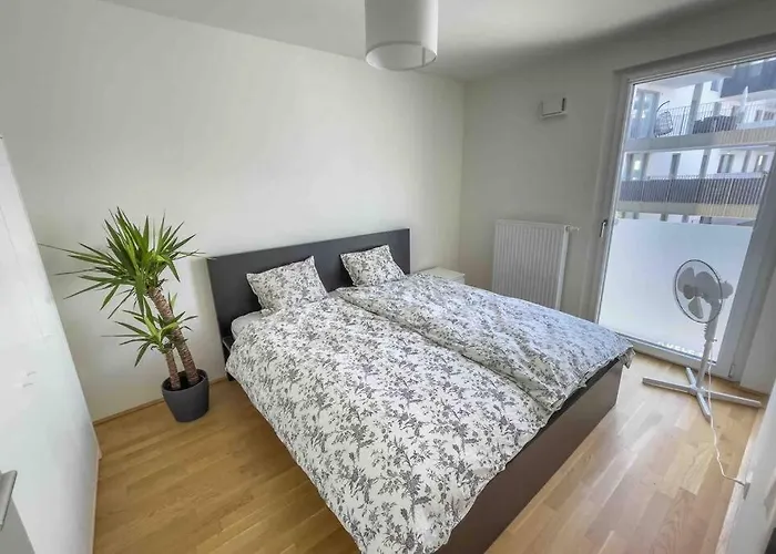 Apartman Modern & Sunny 52m2 With Balcony & Fast Wifi *