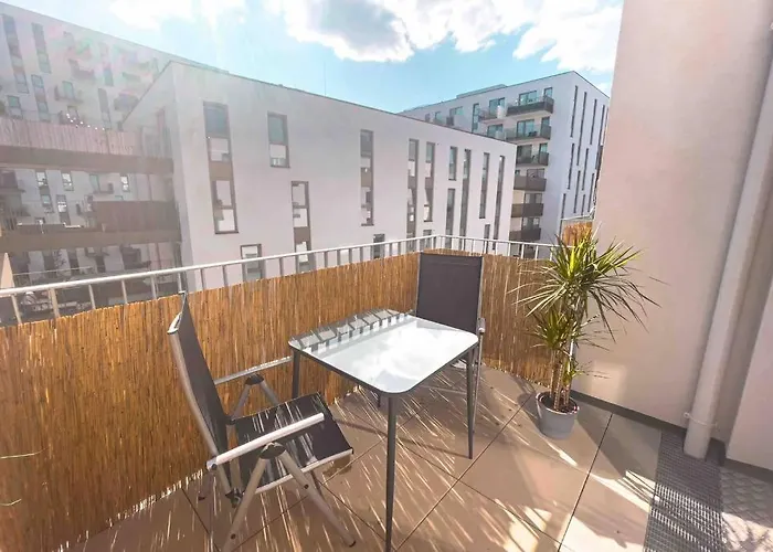 Apartman Modern & Sunny 52m2 With Balcony & Fast Wifi