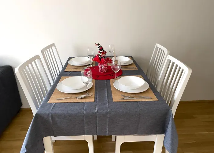 Modern & Sunny 52m2 With Balcony & Fast Wifi * Bécs
